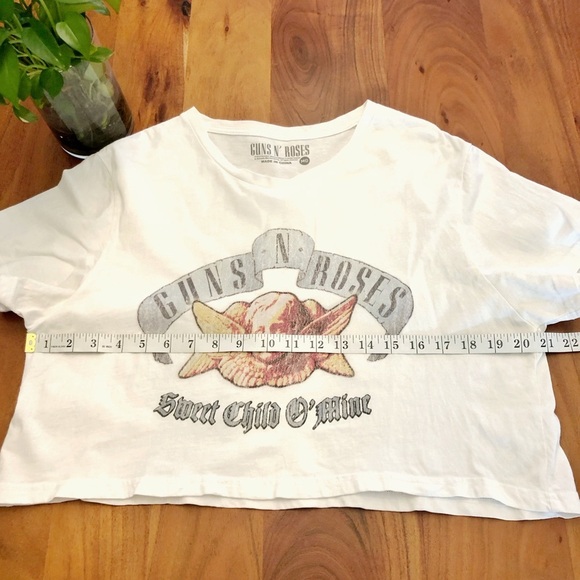 Guns N’ Roses Crop Top Band Graphic White T Shirt. Size medium. - Picture 11 of 12